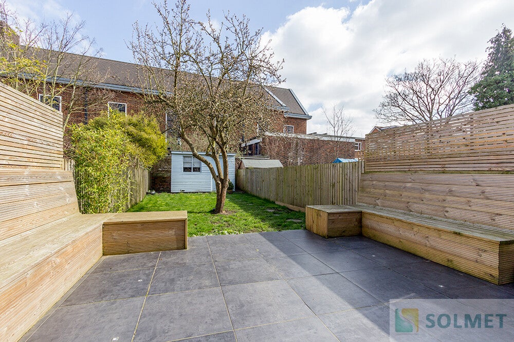 Flat Chamberlayne Road in Greater London