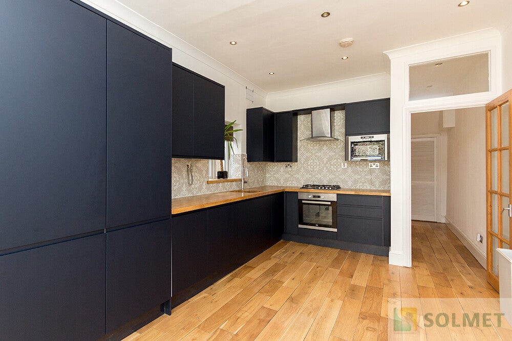 Flat Chamberlayne Road in Greater London