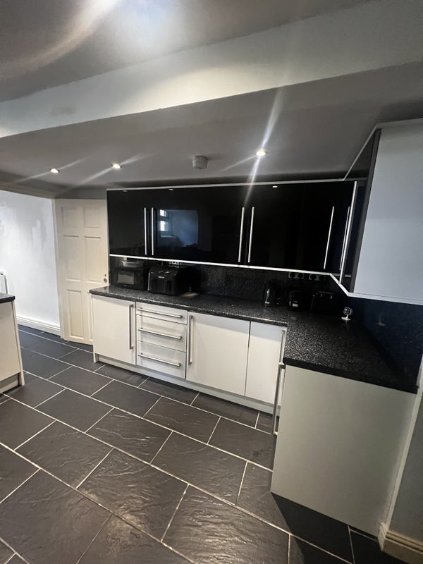 Flat Cranbourne Road in Bradford