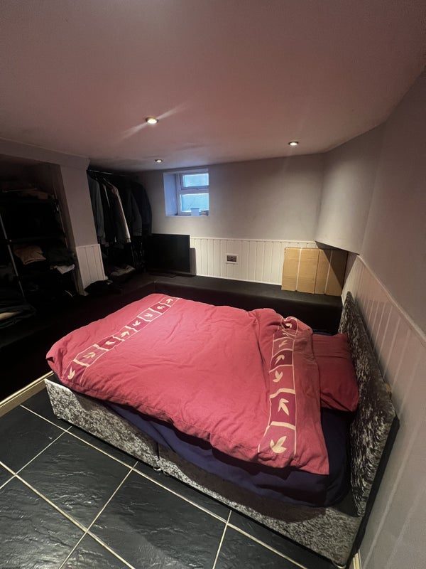 Flat Cranbourne Road in Bradford