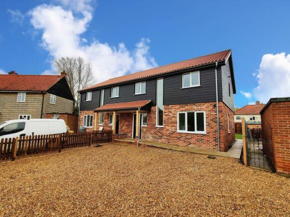 House Sutton Crescent in Broadland