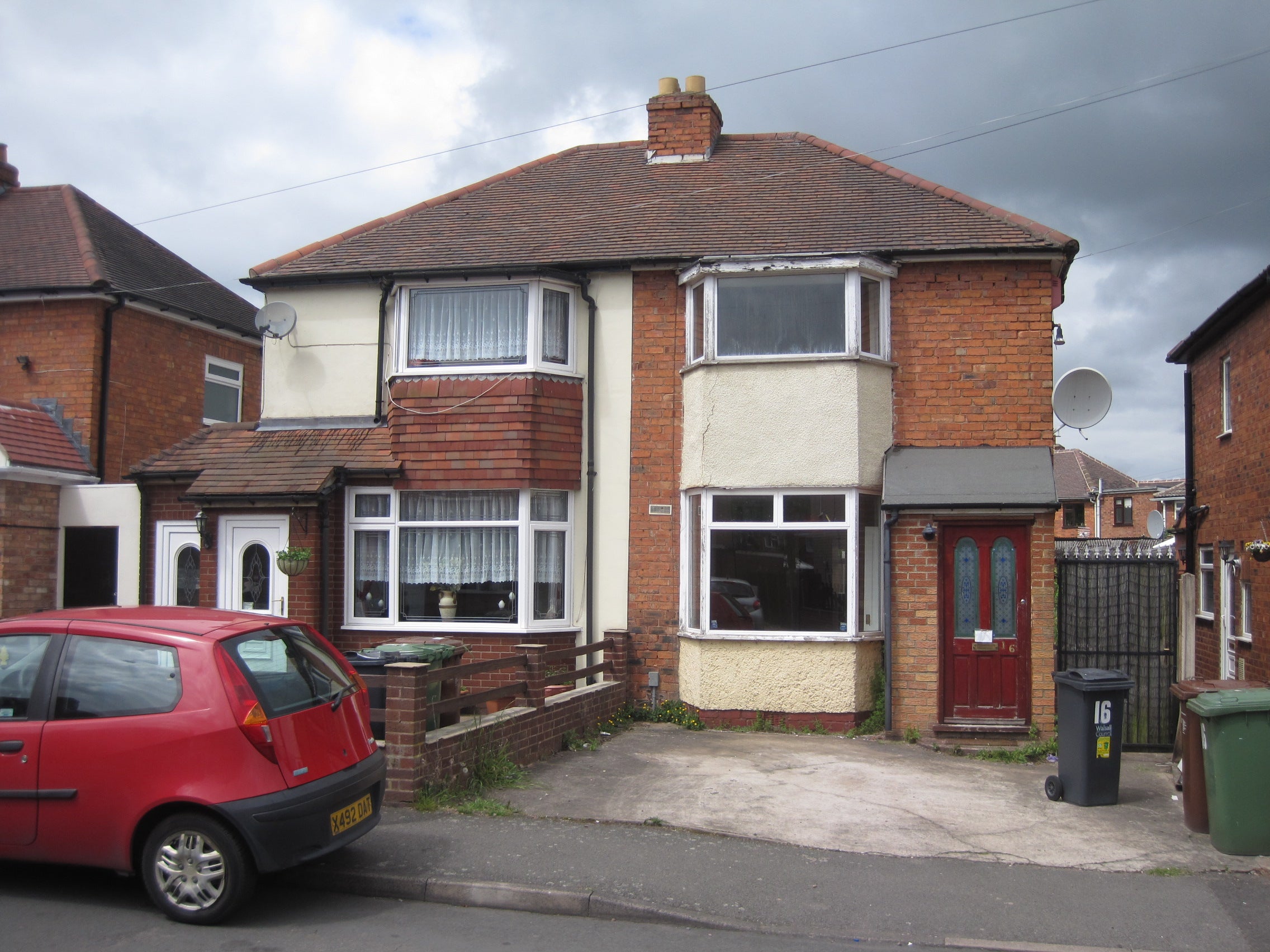 Flat High Street in Aldridge