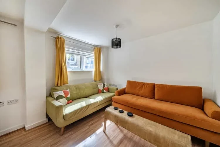 Flat Matthias Road in Greater London