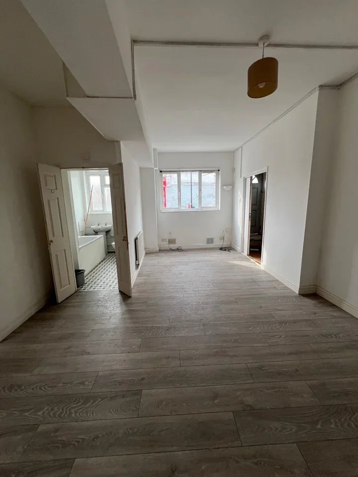 Flat Ravensbourne Road in Greater London