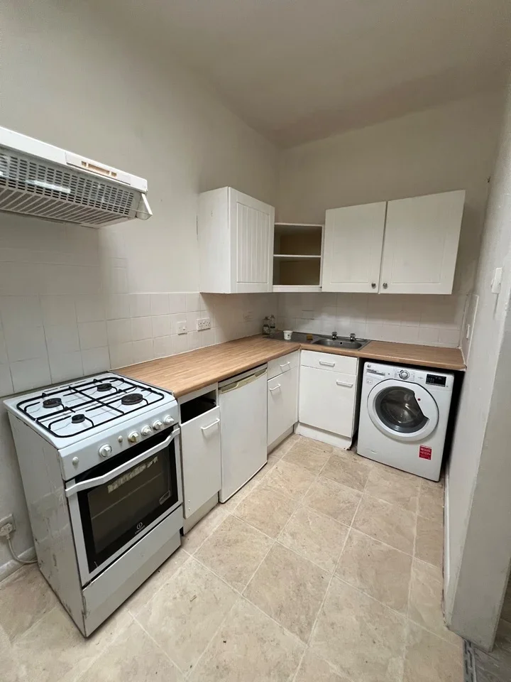 Flat Ravensbourne Road in Greater London