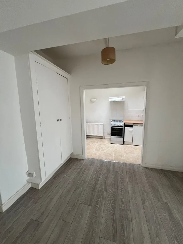 Flat Ravensbourne Road in Greater London