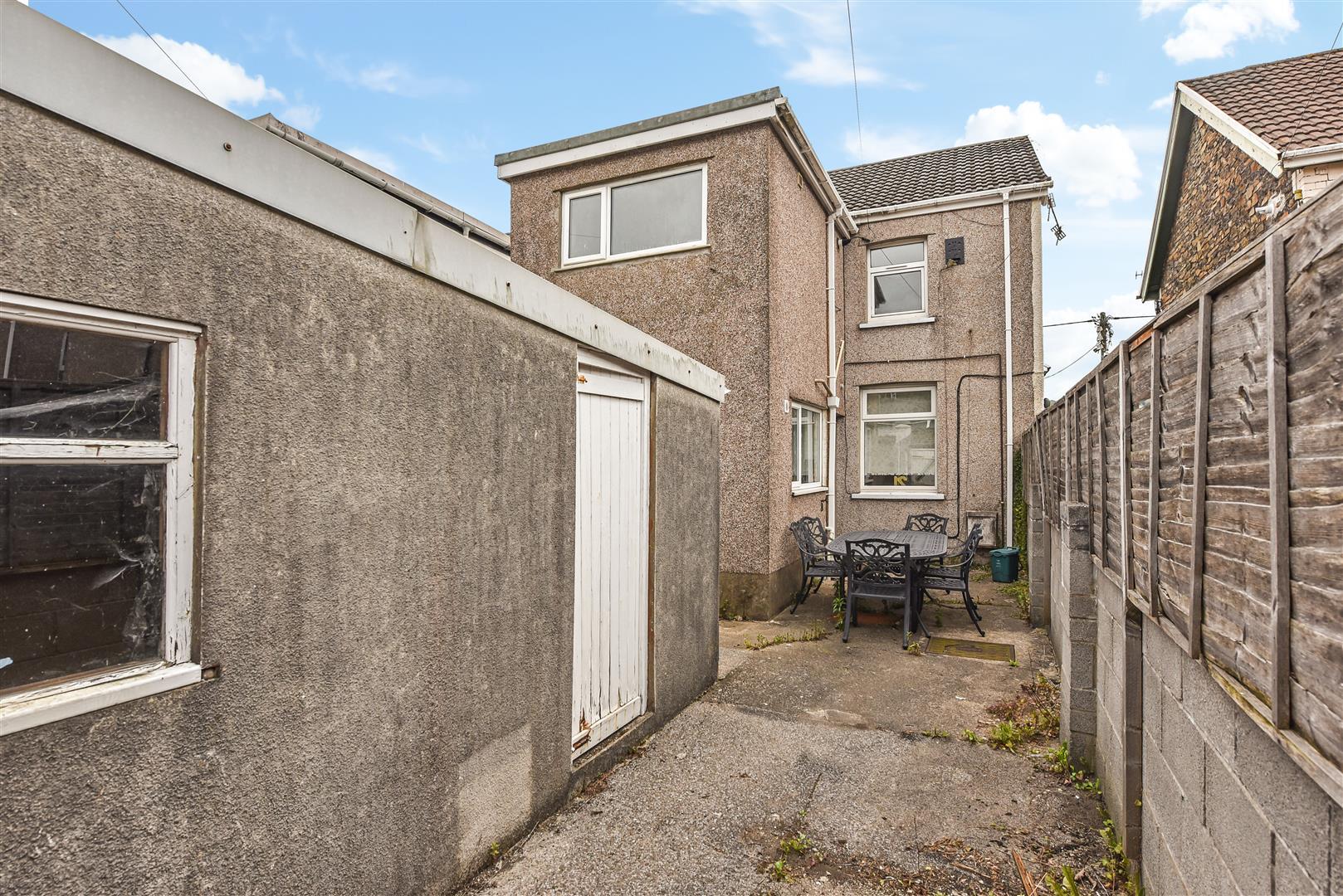 Flat Meadow Street in Pontypridd