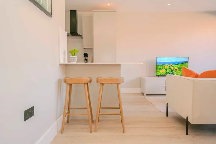 Flat Elm Grove in Greater London