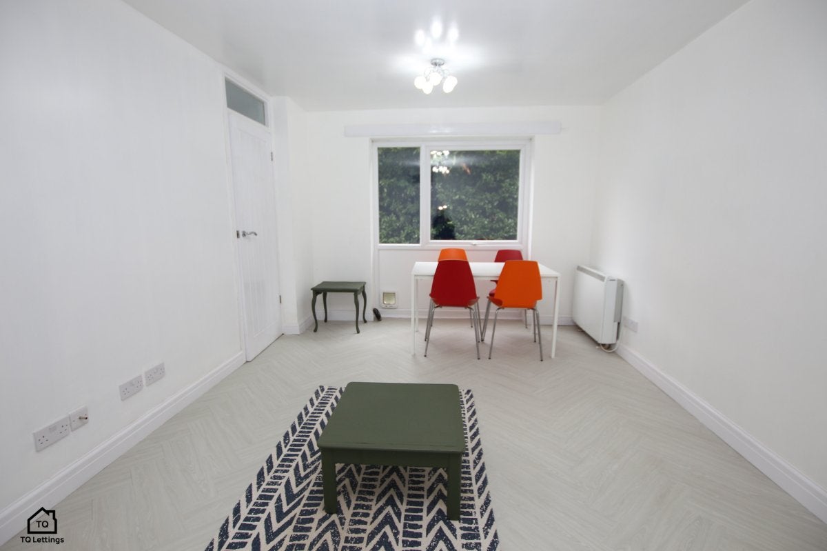 Flat Palatine Road in Manchester