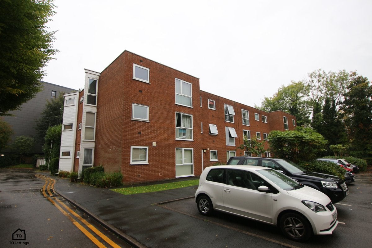 Flat Palatine Road in Manchester