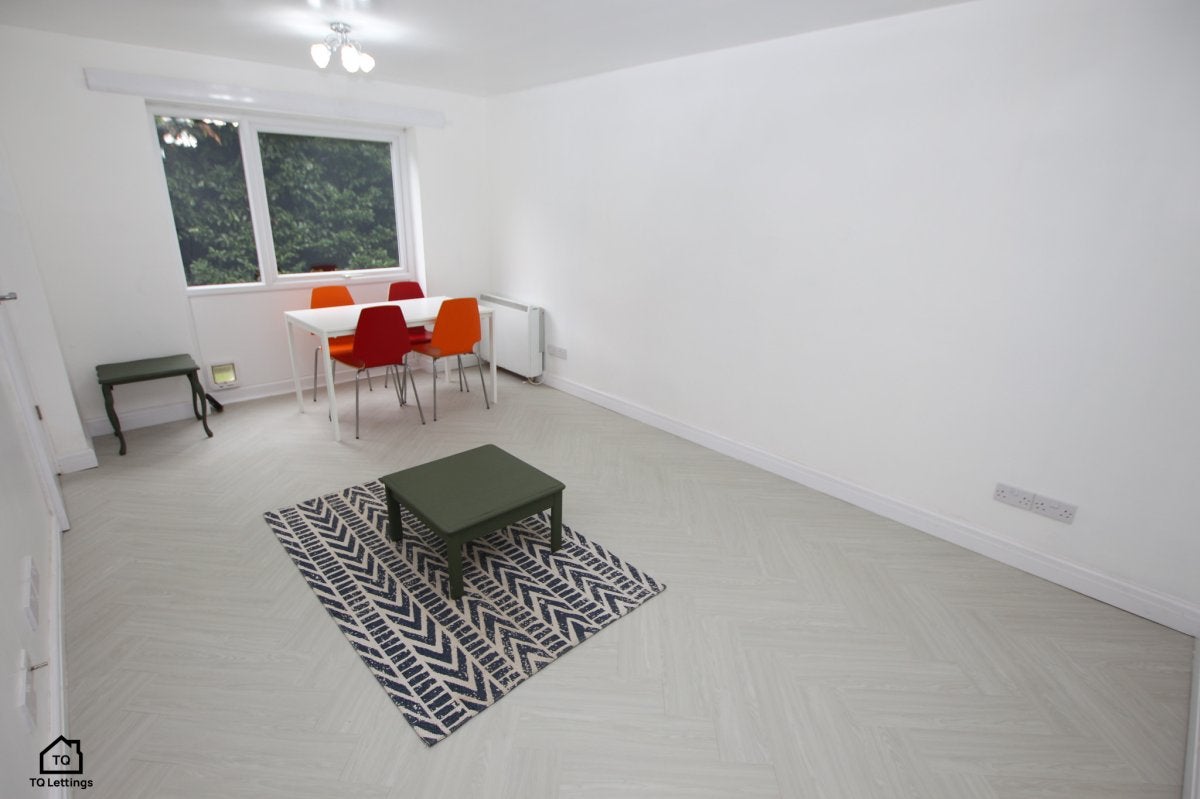 Flat Palatine Road in Manchester