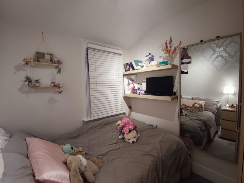 Room Collingbourne Road in Greater London