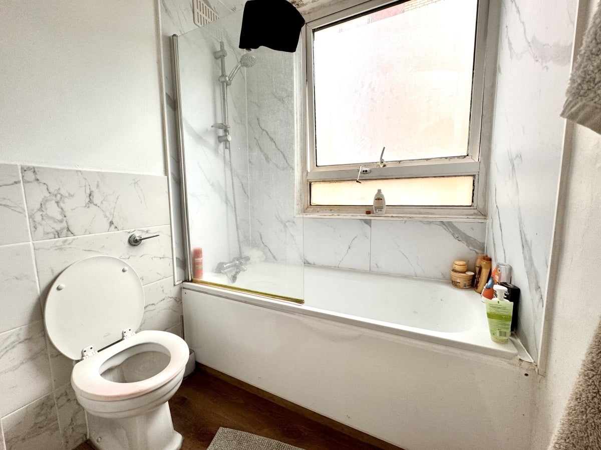 Flat Hornsey Lane in Greater London