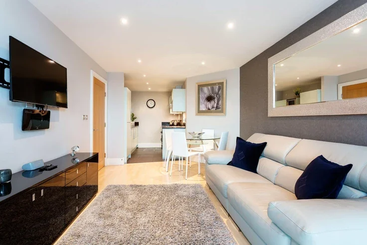 Flat Nine Elms Lane in Greater London