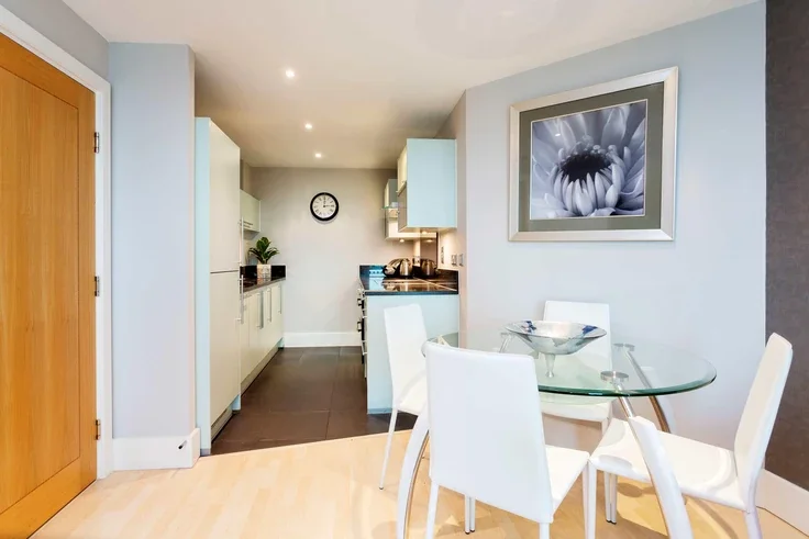 Flat Nine Elms Lane in Greater London
