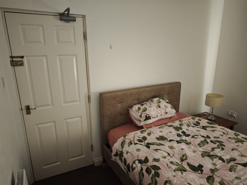 Room Lower Cathedral Road in Cardiff
