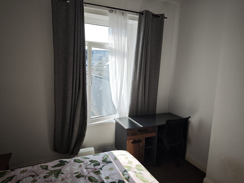 Room Lower Cathedral Road in Cardiff