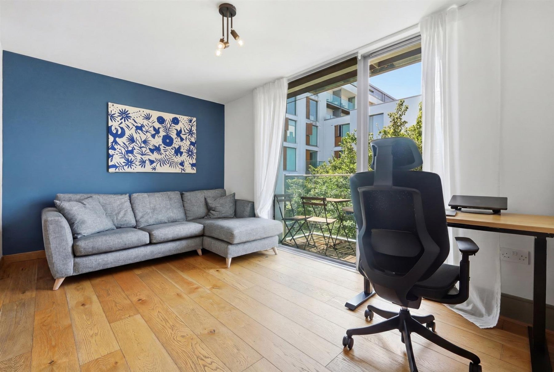 Flat Gillespie Road in Greater London