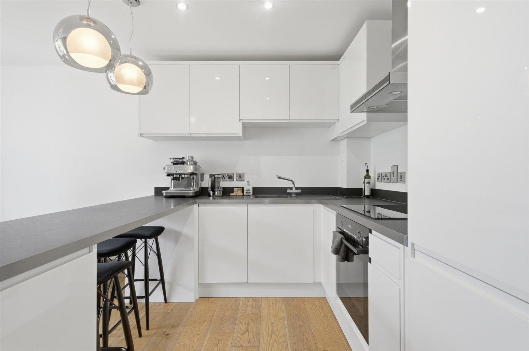 Flat Gillespie Road in Greater London