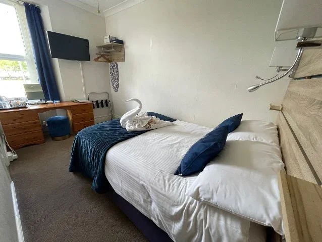 Room Queen's Road in Paignton