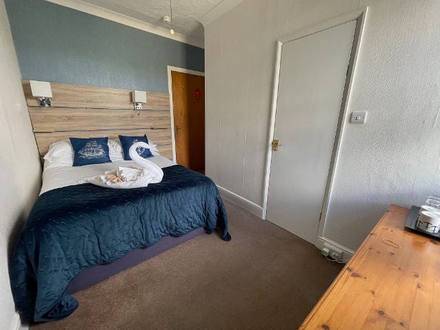 Room Queen's Road in Paignton