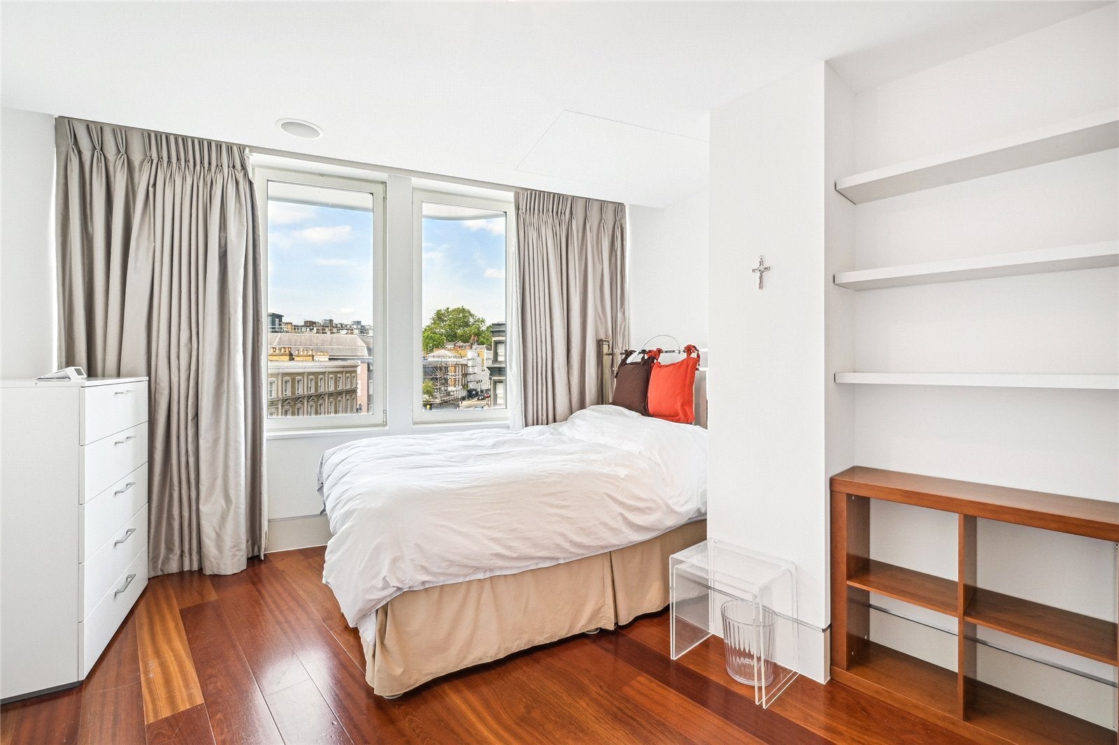 Flat Brompton Road in Greater London