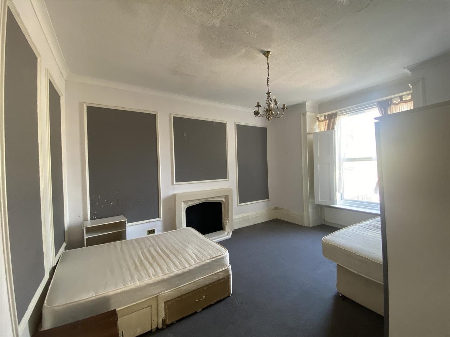 Flat Heston Road in Greater London