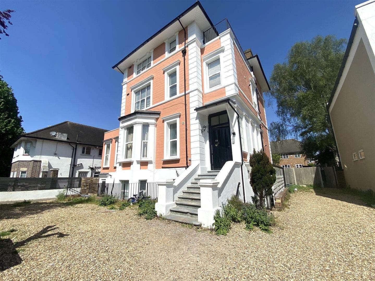 Flat Heston Road in Greater London