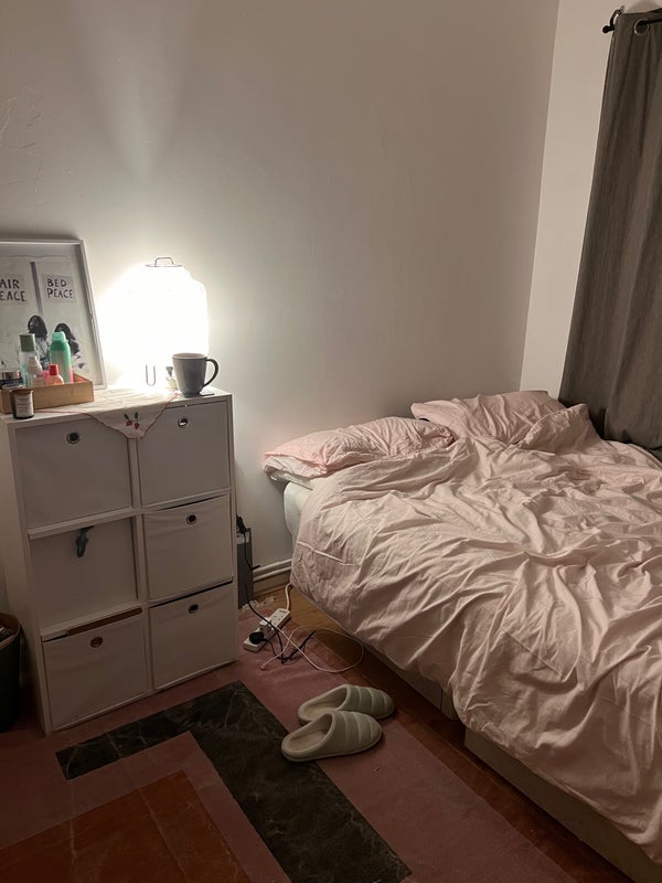 Room Wyllen Close in Greater London