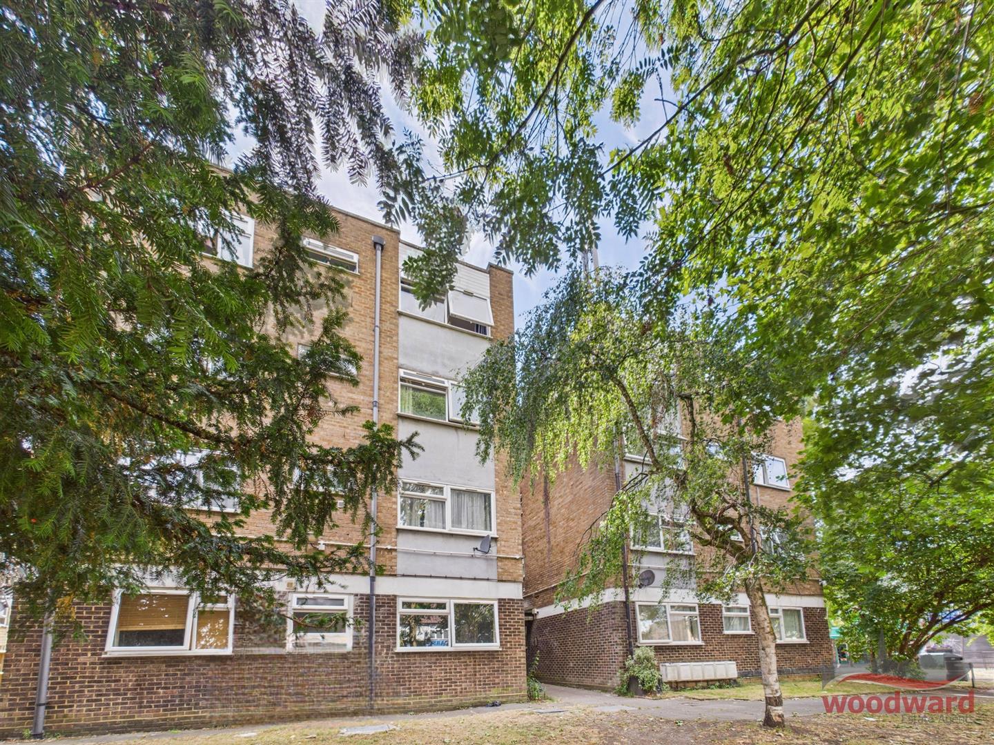 Flat Weald Lane in Greater London