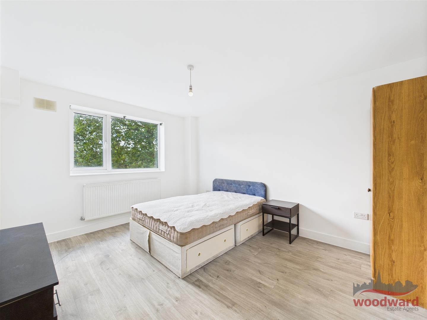 Flat Weald Lane in Greater London