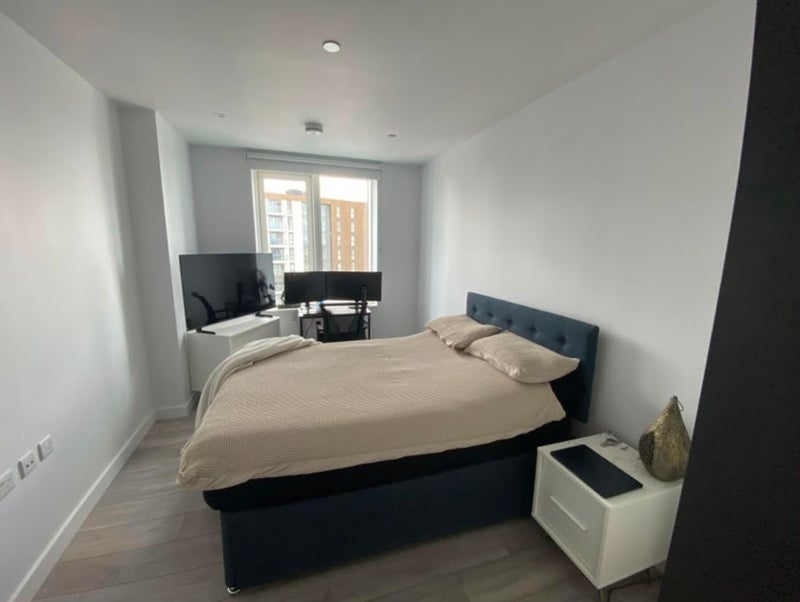 Room New Lion Way in Greater London