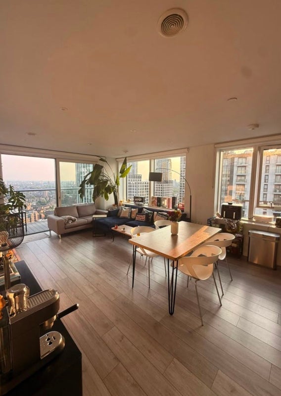 Room New Lion Way in Greater London