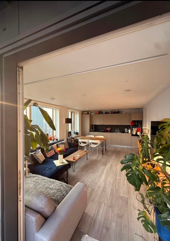 Room New Lion Way in Greater London
