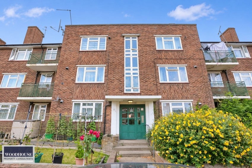 Flat Trafalgar Avenue in Greater London