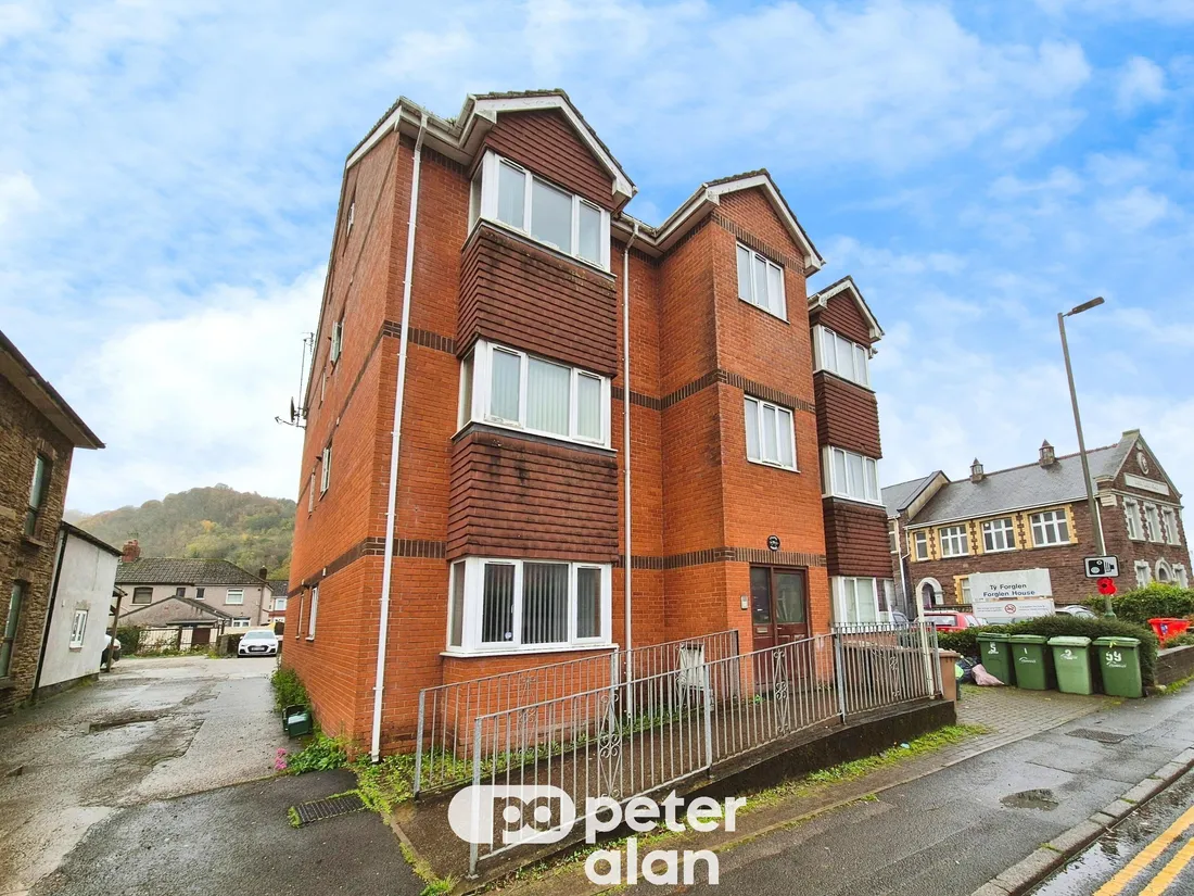 Flat Saint Mary Street in Risca
