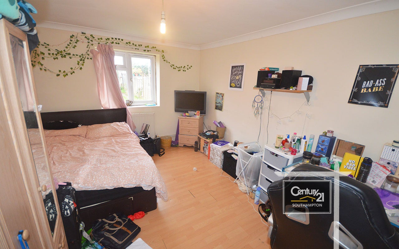Flat Broadlands Road in Southampton