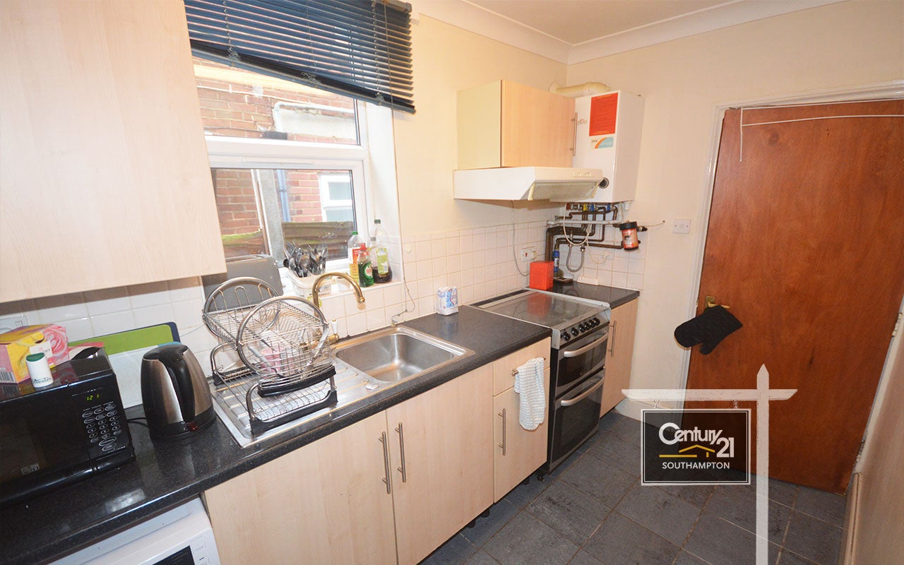 Flat Broadlands Road in Southampton