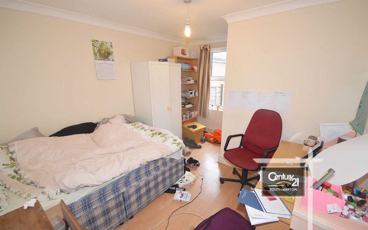 Flat Broadlands Road in Southampton