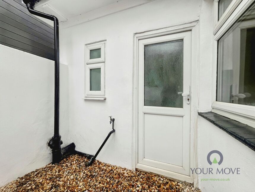 Flat Grove Close in Greater London
