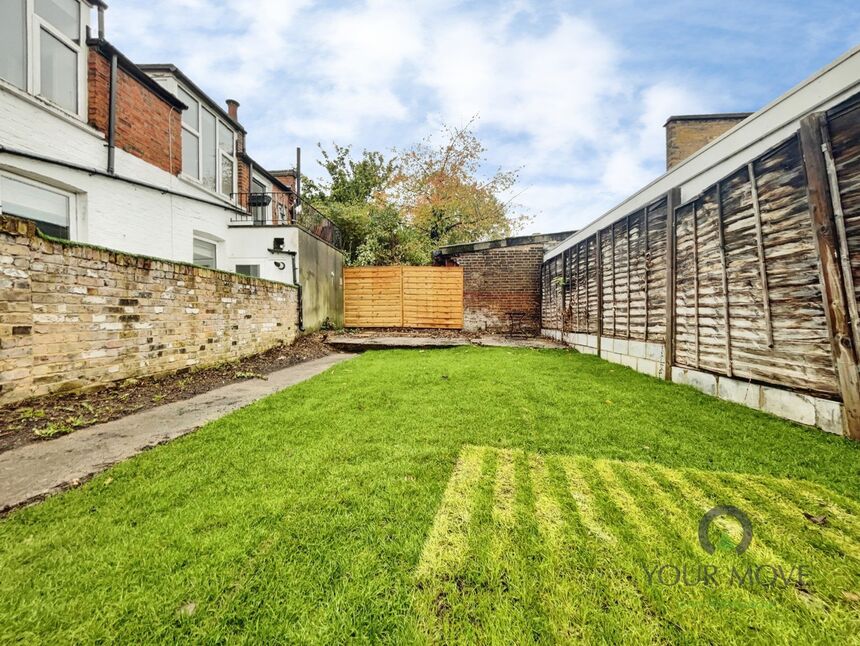 Flat Grove Close in Greater London
