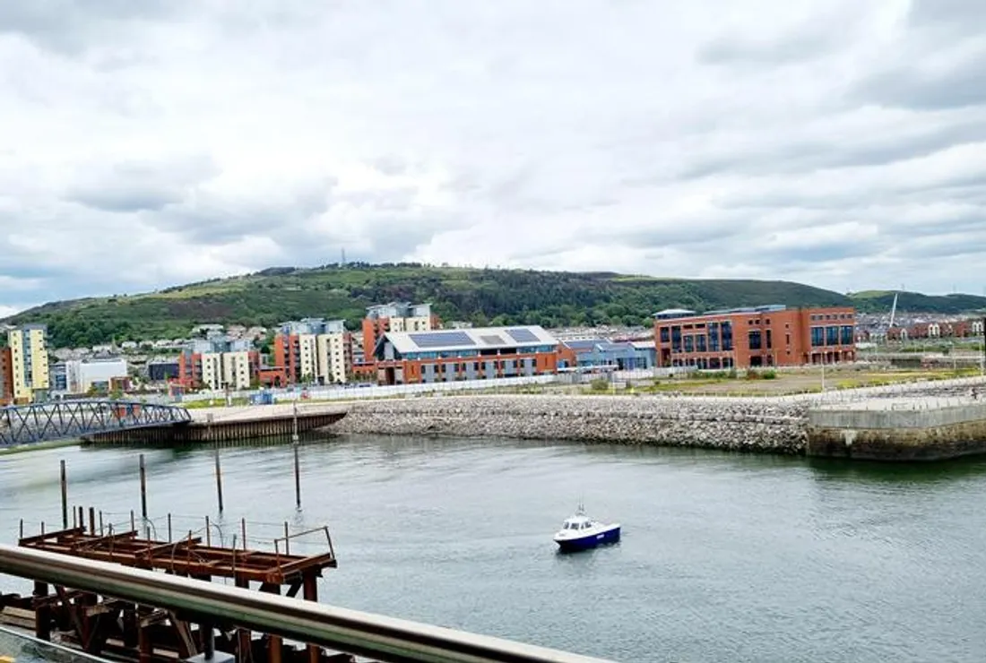 Flat Trawler Road in Swansea
