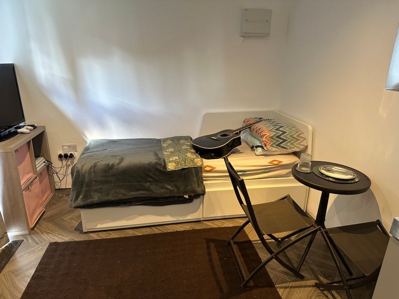 Room Grand Drive in Greater London