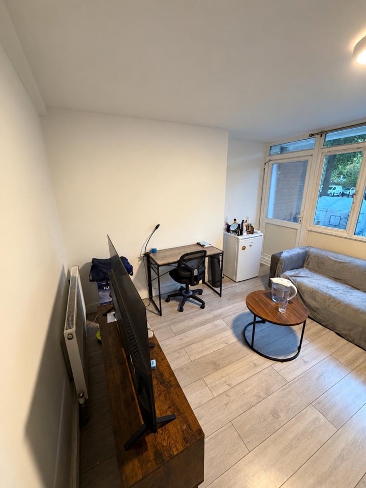 Room Ramsey Street in Greater London