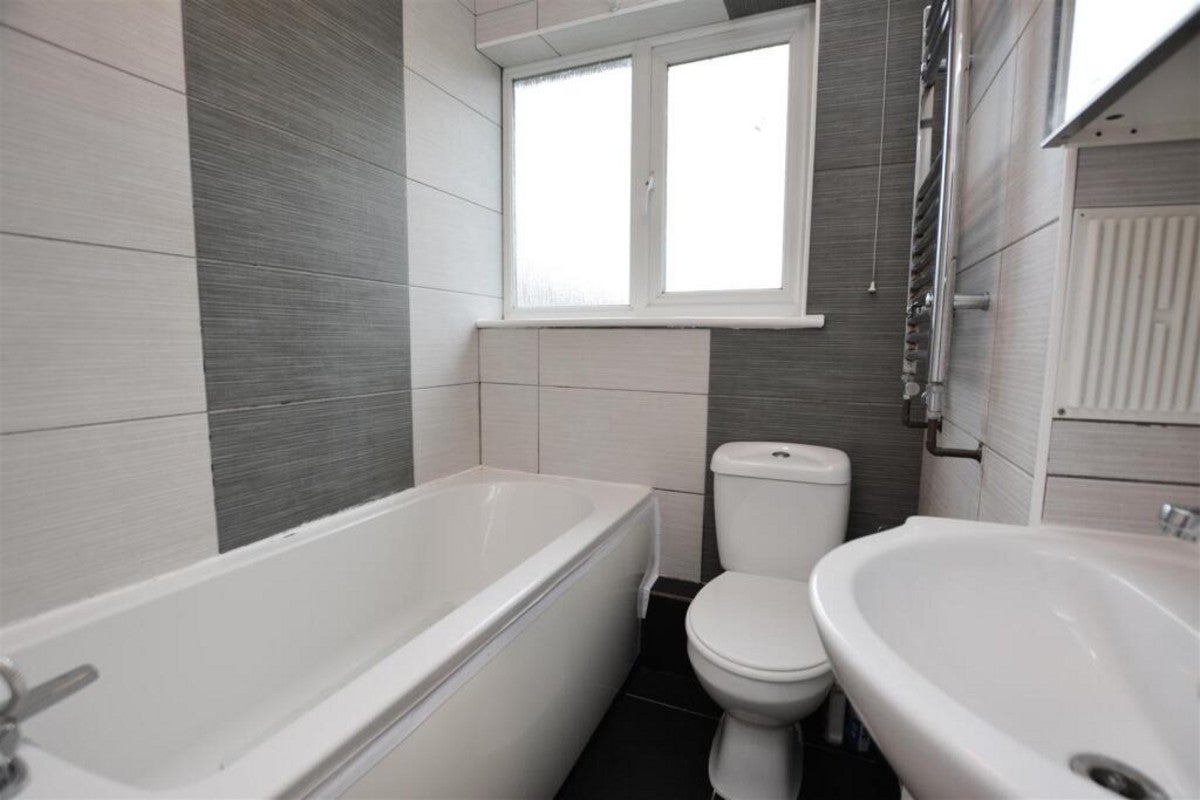 Flat Windsor Avenue in Greater London