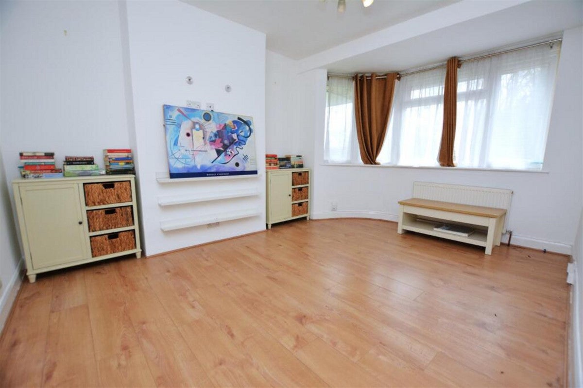 Flat Windsor Avenue in Greater London