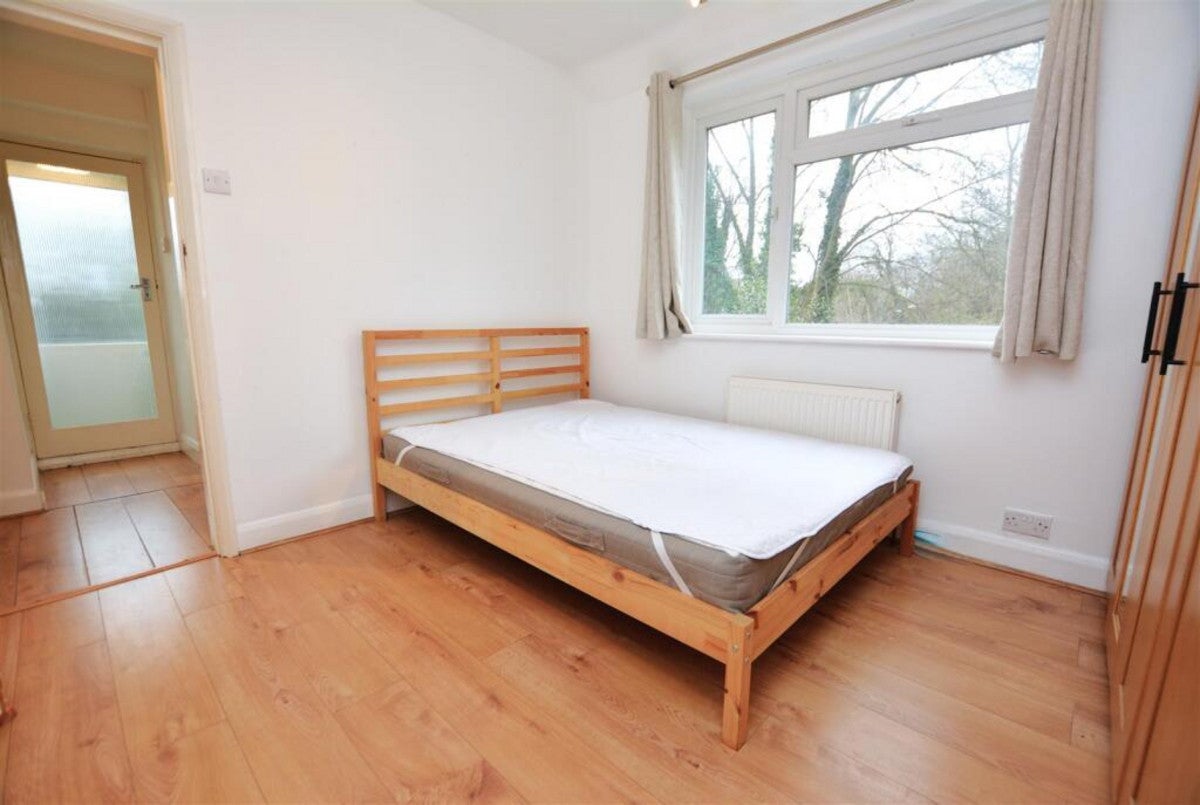 Flat Windsor Avenue in Greater London
