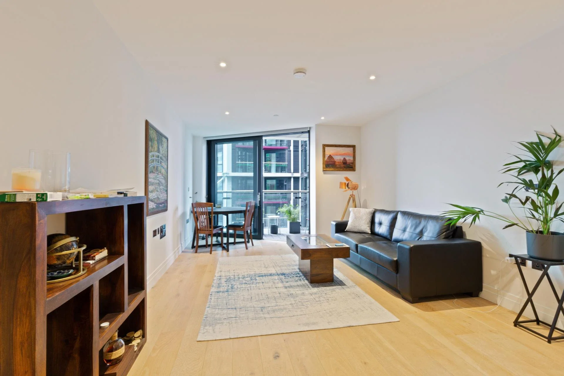 Flat Tideway Walk in Greater London