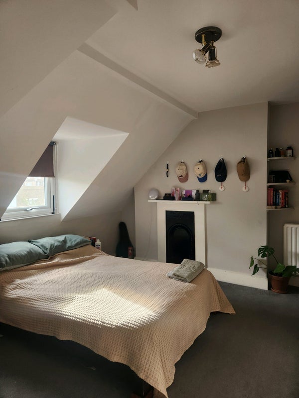 Room Brackenbury Road in Greater London