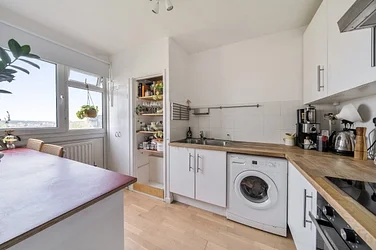 Flat Windley Close in Greater London